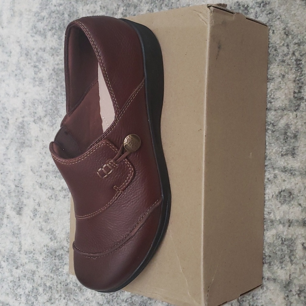 Clarks Women's Dark Tan Cheyn Misha Leather Loafer Size 8.5 Wide